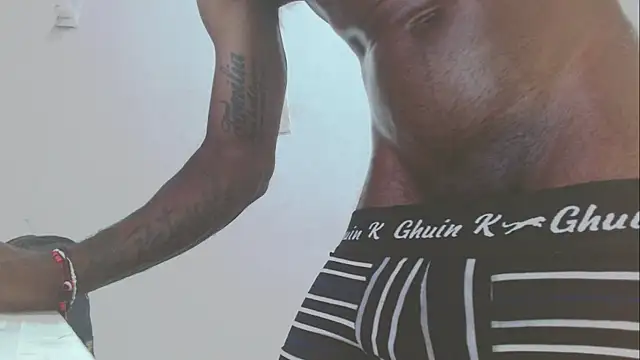 Snapshot of antonela-cris chatting on November 15, 2025, 2:37 am antonela-cris online show from November 15, 2025, 2:37 am