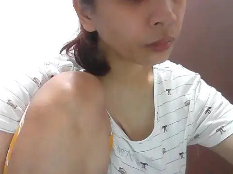 Snapshot of hotsexytits4U chatting on November 25, 2025, 12:44 am hotsexytits4U online show from November 25, 2025, 12:44 am