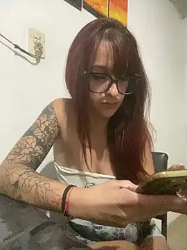 Snapshot of Taurina0105 chatting on February 24, 2026, 6:36 am Taurina0105 online show from February 24, 2026, 6:36 am