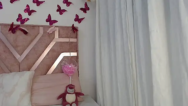 Snapshot of Rosaline-Baker- chatting on November 28, 2025, 3:50 am Rosaline-Baker- online show from November 28, 2025, 3:50 am