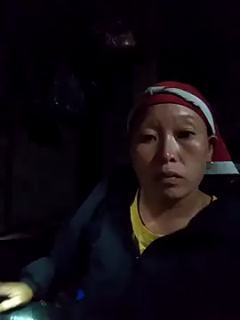 girl-hot2x online show from November 12, 2025, 12:31 pm