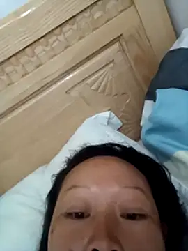 girl-hot2x online show from November 24, 2025, 9:48 pm