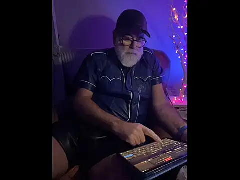 LeatherSdaddy online show from January 14, 2026, 2:15 am