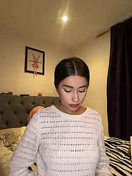 lauren clauz online show from February 9, 2026, 11:47 pm