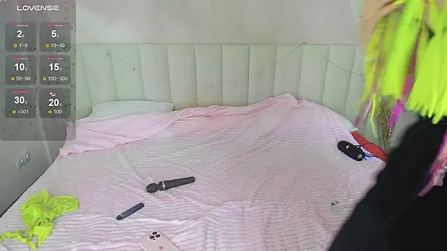 Lina Moony online show from December 18, 2025, 2:05 am