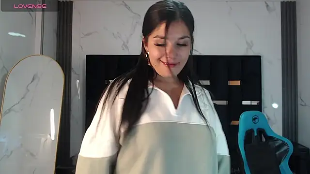 Snapshot of Violetta_jhonson_a chatting on February 3, 2026, 6:22 am Violetta jhonson a online show from February 3, 2026, 6:22 am