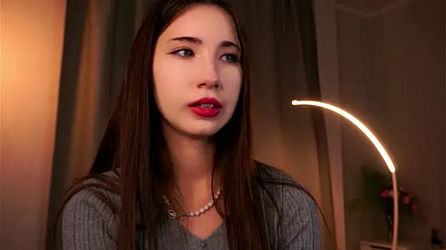 NanceeWestaway online show from November 28, 2025, 3:12 pm