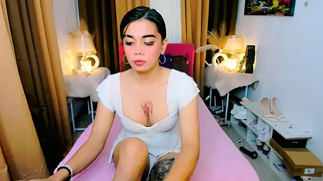 Snapshot of Demsayey20 chatting on November 14, 2025, 4:43 pm Demsayey20 online show from November 14, 2025, 4:43 pm