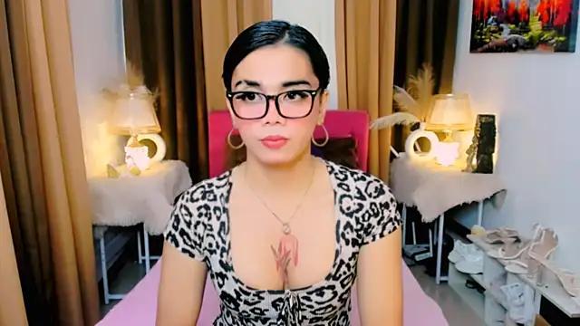 Snapshot of Demsayey20 chatting on November 16, 2025, 5:28 pm Demsayey20 online show from November 16, 2025, 5:28 pm