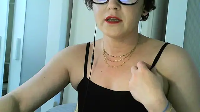 zaidapink1990 online show from April 4, 2026, 4:46 pm