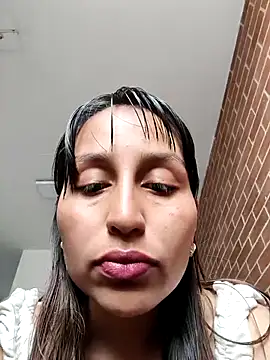 IsabellaaSwann online show from November 18, 2025, 12:30 pm