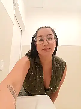 SaloGray8 online show from April 25, 2026, 8:06 pm