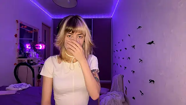 EmilySkyline online show from November 22, 2025, 7:13 pm