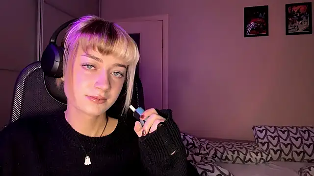 EmilySkyline online show from November 13, 2025, 5:11 am