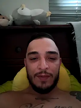 mohamedkarimm online show from December 22, 2025, 3:34 pm