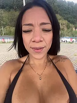 Hellenmilffitnes online show from November 26, 2025, 1:55 pm