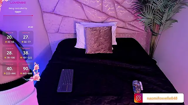 Atenea Velle online show from December 3, 2025, 1:21 pm