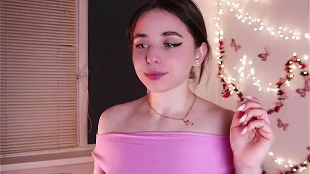 yoyogirlx online show from March 28, 2026, 1:23 pm