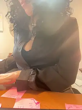 Deessenympho online show from February 2, 2026, 10:14 am