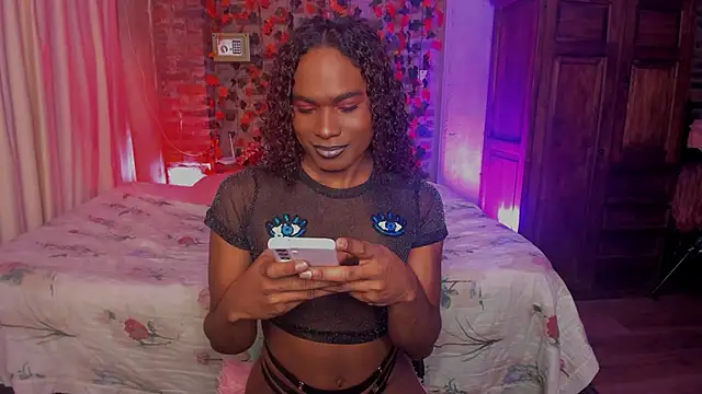 LaGoldenBitch online show from December 17, 2025, 1:43 am