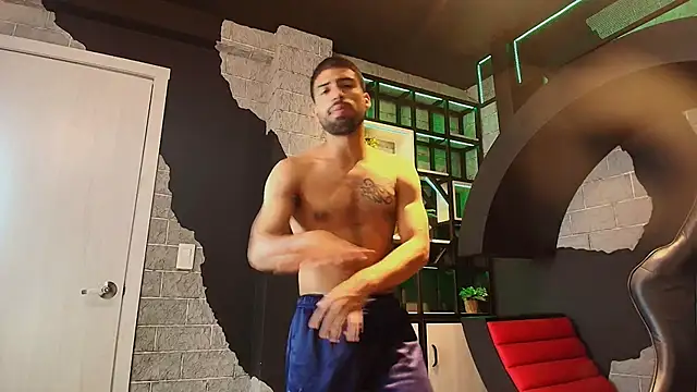 Snapshot of MyStrongSubmissive chatting on November 17, 2025, 2:10 pm MyStrongSubmissive online show from November 17, 2025, 2:10 pm