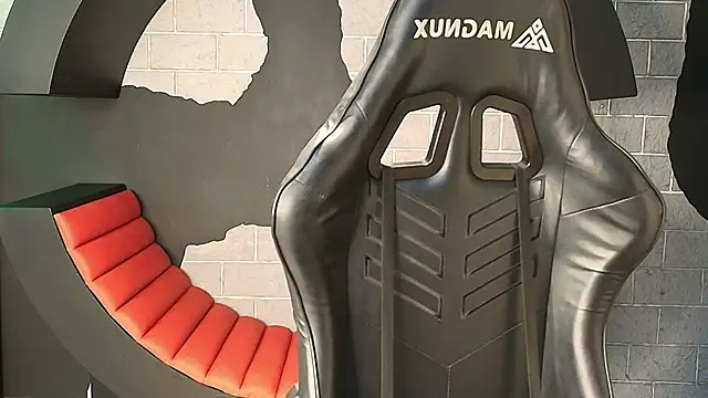 Snapshot of MyStrongSubmissive chatting on November 28, 2025, 7:03 pm MyStrongSubmissive online show from November 28, 2025, 7:03 pm