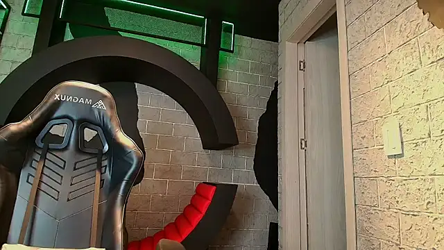 Snapshot of MyStrongSubmissive chatting on November 16, 2025, 10:13 pm MyStrongSubmissive online show from November 16, 2025, 10:13 pm