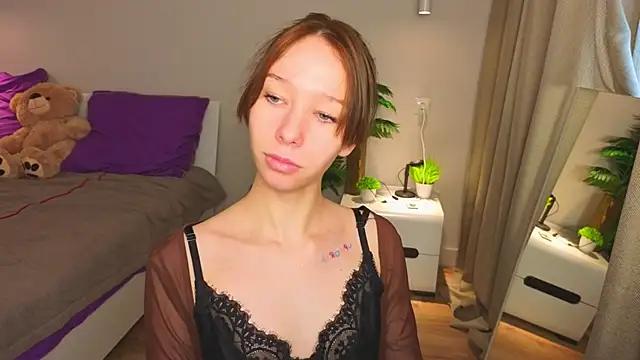 LilyPoetry  online show from December 22, 2025, 7:41 am