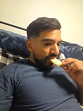 piggylatino online show from May 11, 2026, 3:52 am