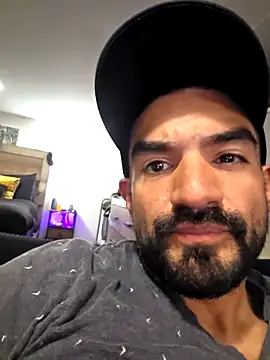 piggylatino online show from April 7, 2026, 2:24 am