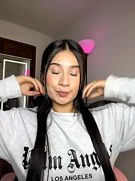 Snapshot of Hannaah_wood chatting on November 28, 2025, 6:30 pm Hannaah wood online show from November 28, 2025, 6:30 pm