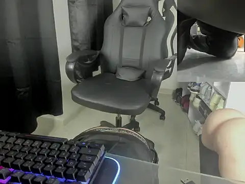 Snapshot of master_leather chatting on November 21, 2025, 9:58 pm master leather online show from November 21, 2025, 9:58 pm