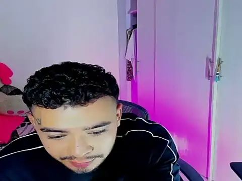 JohnE Medina online show from November 25, 2025, 4:40 pm