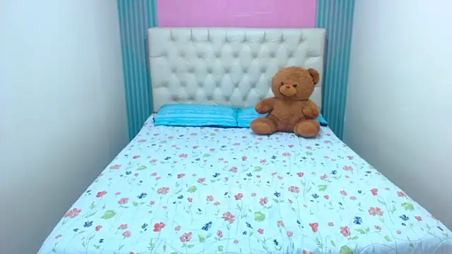 Snapshot of Ashley_Diamont chatting on November 18, 2025, 8:23 pm Ashley Diamont online show from November 18, 2025, 8:23 pm