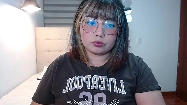 Snapshot of YiniBelle chatting on November 24, 2025, 2:44 am YiniBelle online show from November 24, 2025, 2:44 am