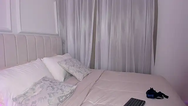 KaliBloom online show from December 17, 2025, 11:32 pm