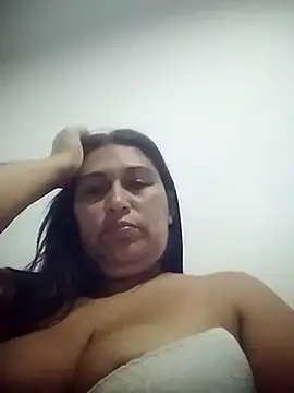 Snapshot of Yuleinnyaguelles chatting on November 21, 2025, 4:22 am Yuleinnyaguelles online show from November 21, 2025, 4:22 am