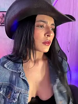 Cristal Cerati  online show from November 14, 2025, 5:38 pm