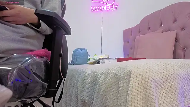 ISABELA TAY online show from April 7, 2026, 11:34 am