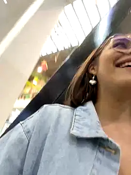 Snapshot of nani_rosse_of chatting on November 24, 2025, 5:24 pm nani rosse of online show from November 24, 2025, 5:24 pm