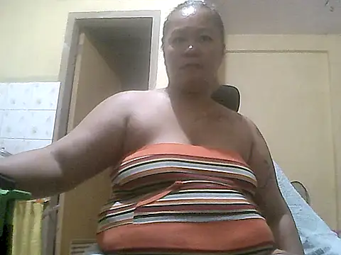 loriepinay46 online show from February 7, 2026, 11:02 pm