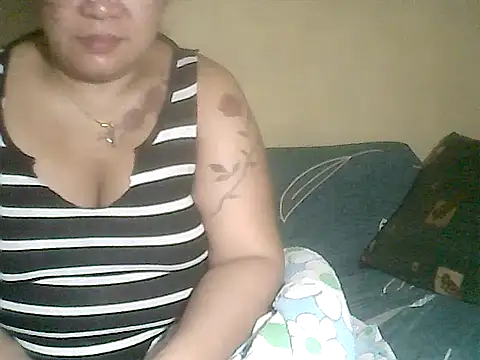 loriepinay46 online show from March 16, 2026, 10:52 am