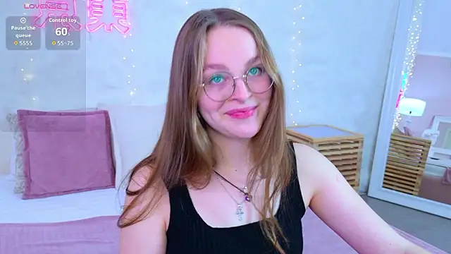 MadisonSmitt online show from February 2, 2026, 5:39 am