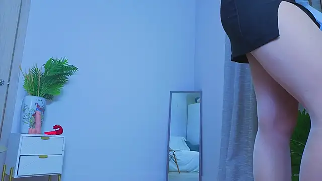 Lanarei  online show from November 19, 2025, 12:05 pm