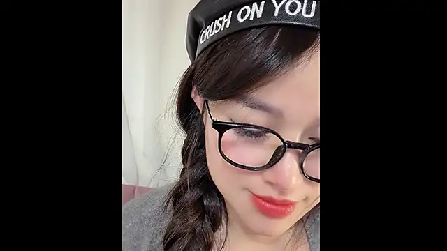 Snapshot of MiCandy-Lovee chatting on November 21, 2025, 7:02 pm MiCandy-Lovee online show from November 21, 2025, 7:02 pm