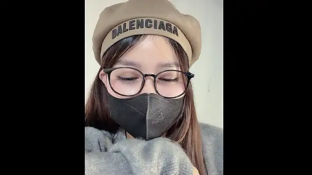 Snapshot of MiCandy-Lovee chatting on November 18, 2025, 5:49 pm MiCandy-Lovee online show from November 18, 2025, 5:49 pm