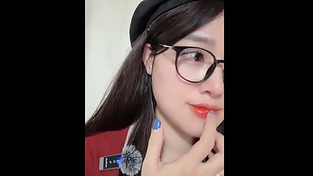 Snapshot of MiCandy-Lovee chatting on November 24, 2025, 6:30 pm MiCandy-Lovee online show from November 24, 2025, 6:30 pm