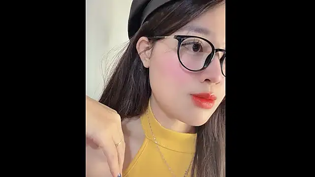 Snapshot of MiCandy-Lovee chatting on November 21, 2025, 6:56 am MiCandy-Lovee online show from November 21, 2025, 6:56 am