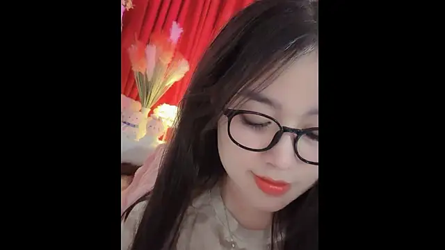 Snapshot of MiCandy-Lovee chatting on November 26, 2025, 8:47 am MiCandy-Lovee online show from November 26, 2025, 8:47 am