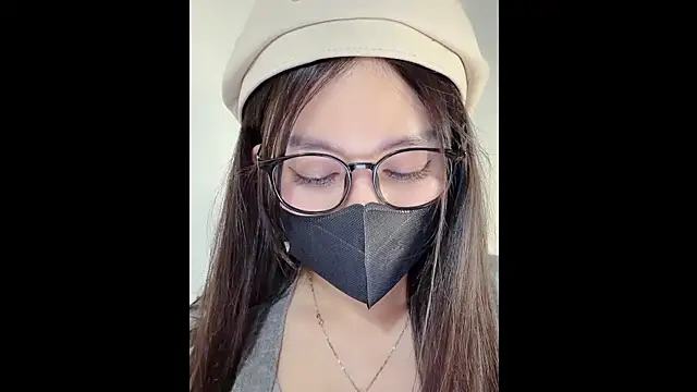 Snapshot of MiCandy-Lovee chatting on November 19, 2025, 1:22 pm MiCandy-Lovee online show from November 19, 2025, 1:22 pm